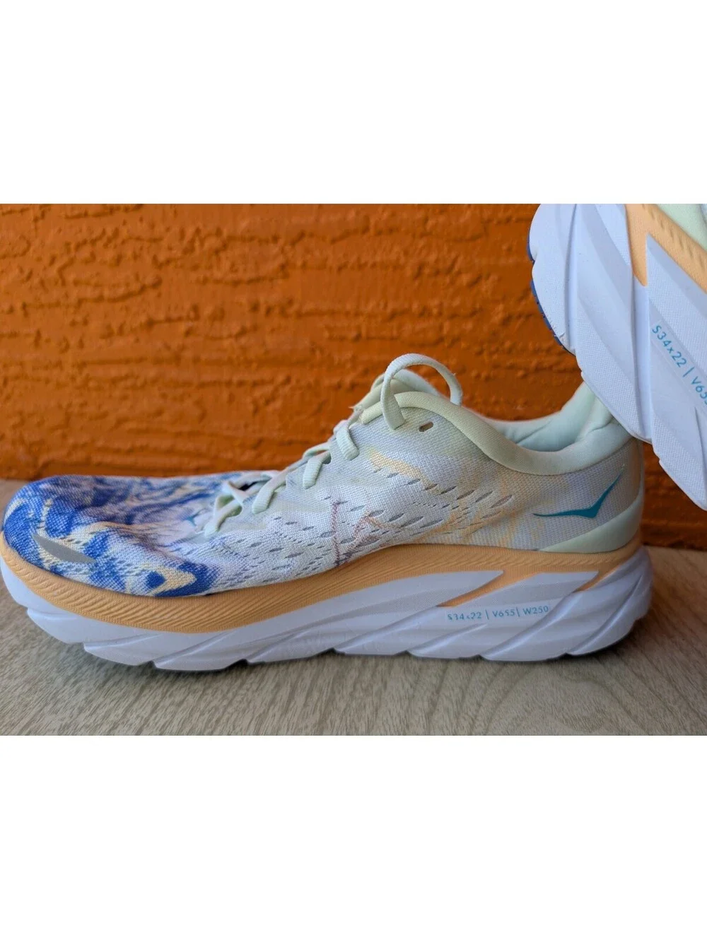 HOKA One One Clifton 8 Men's Size 8D Running Shoes White Blue Floral Print...